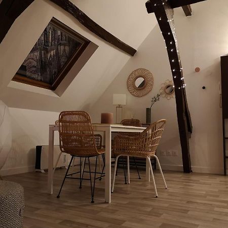 ריימס Logement Cosy Renove Au Pied De La Cathedrale Avec Climatisation מראה חיצוני תמונה